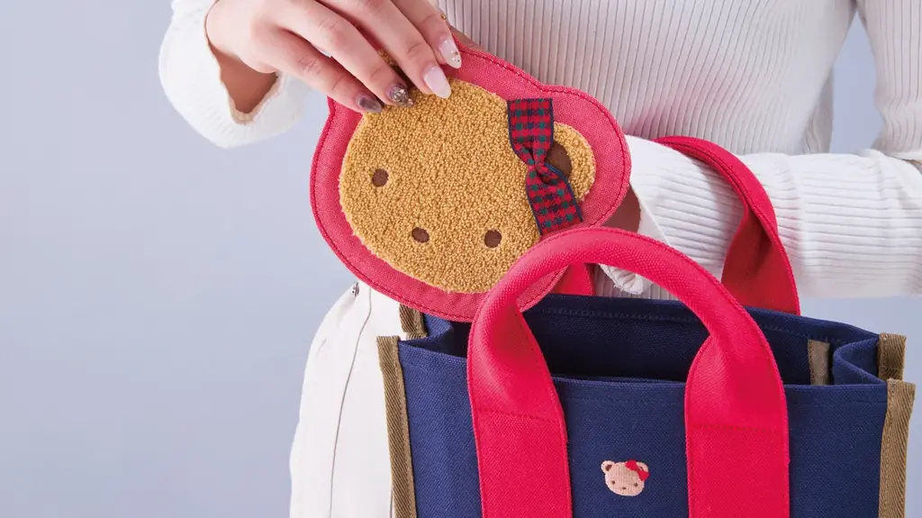 ファミリアから神戸・東京限定アイテムが東西異なるカラーで新登場！ ファミリア神戸本店・代官山店含む計4店舗で限定販売 発売を記念しイニシャル刺繍イベントを開催 画像 6