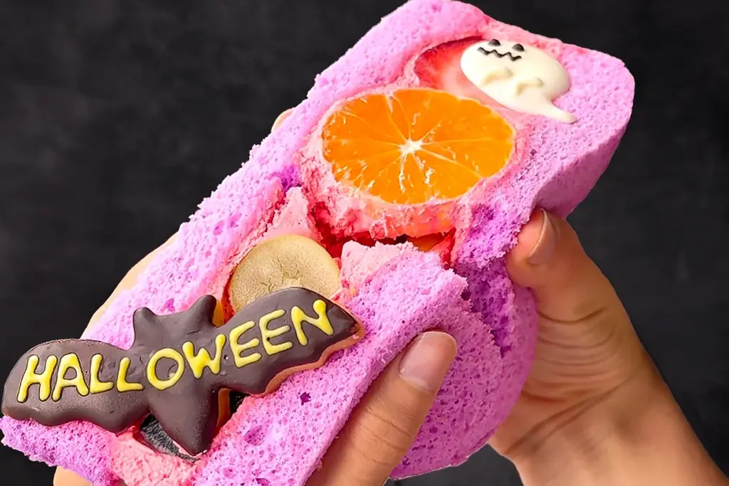 【食パンの概念、超えました】シフォンケーキで作る、フルーツ盛り盛り・超BIGな「ハロウィンフルーツサンド」10月31日限定復活！ 画像 20