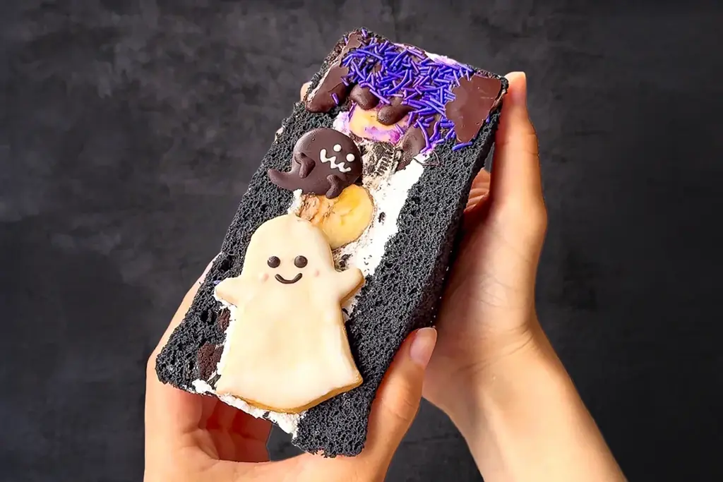 【食パンの概念、超えました】シフォンケーキで作る、フルーツ盛り盛り・超BIGな「ハロウィンフルーツサンド」10月31日限定復活！ 画像 8