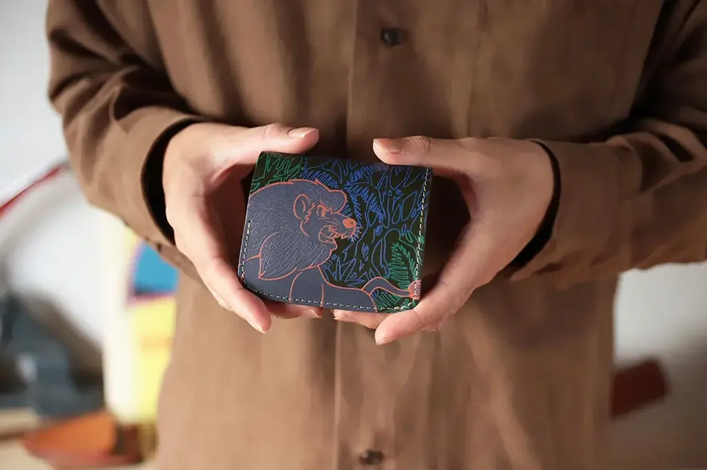『ジャングル大帝』レオとパンジャがミニ財布に！革職人が上質なレザーを使いハンドメイド。11/3「まんがの日」に登場です。 画像 4