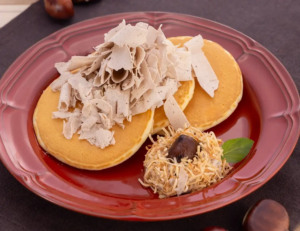 マロンスイーツ＆ドリンク。どこから食べてもマロンバターが香るパンケーキや渋皮マロンアイスが入ったほうじ茶ラテが新登場 画像 2