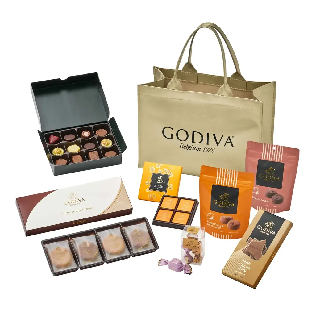 高級感あふれるゴールドカラーのオリジナルバッグにチョコレートやクッキーなどをバラエティ豊かに詰め合わせた「2026 ニューイヤー ハッピーバッグ」 画像 5