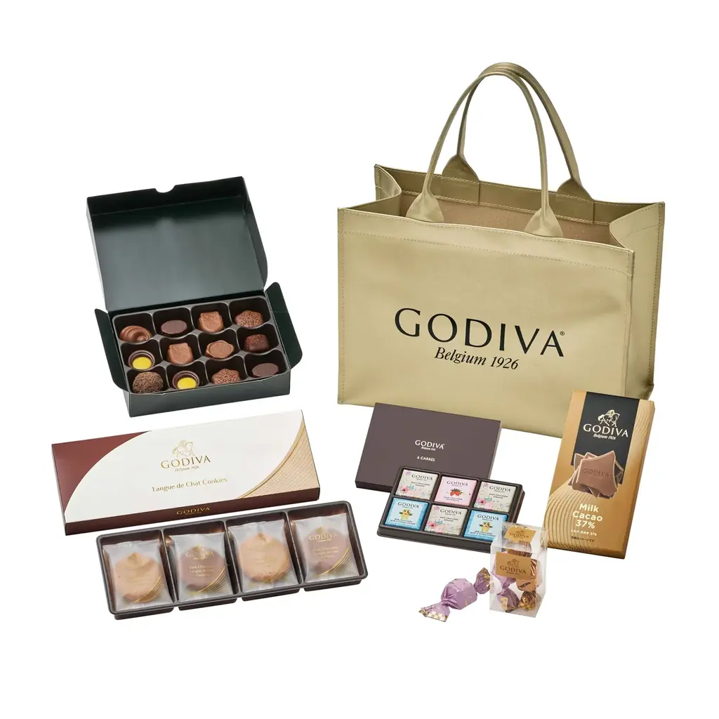 高級感あふれるゴールドカラーのオリジナルバッグにチョコレートやクッキーなどをバラエティ豊かに詰め合わせた「2026 ニューイヤー ハッピーバッグ」 画像 6