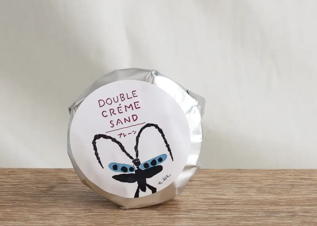 絵本『あらしのよるに』あべ弘士氏描き下ろし——保存版 限定パッケージ登場！フェルム ラ・テール美瑛「ダブルクリームサンド」冬の新作は、森のどうぶつ達も恋する＜山ぶどう＞味 画像 5