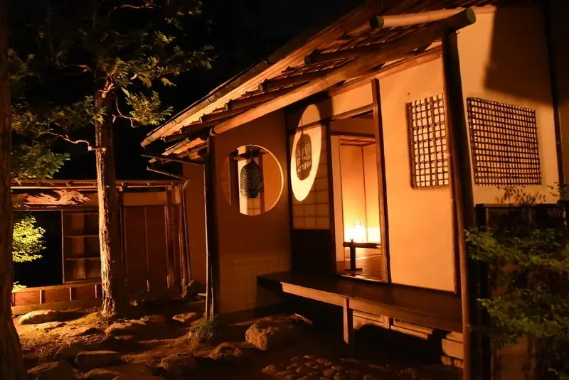 あしかがフラワーパークが日本最古の学校『史跡足利学校』を花と光の魔法で期間限定演出！ 画像 14