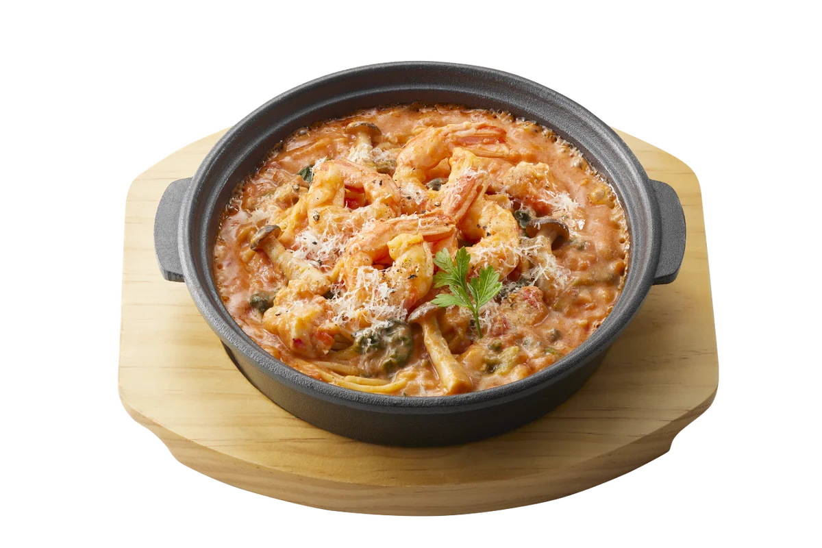 【ジョリーパスタ】ついにきた、カニの季節！“鉄板パスタ”フェア第2弾「“鉄板パスタ” ずわい蟹と赤エビのトマトクリームソース」発売 画像 2
