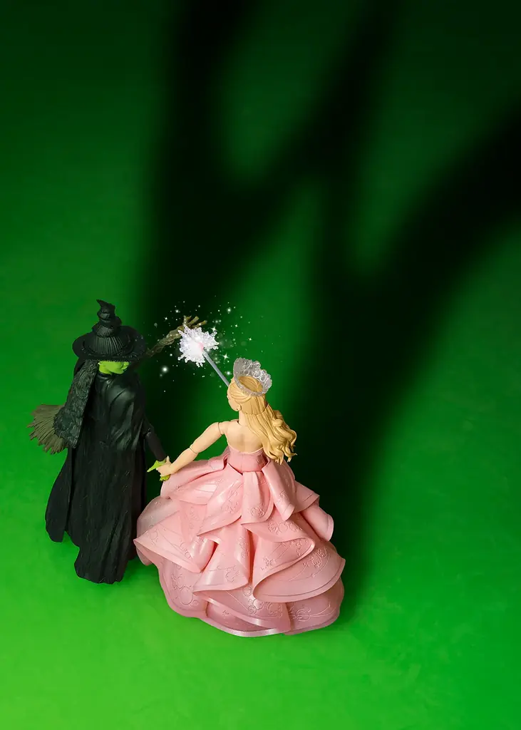 映画『ウィキッド ふたりの魔女』より「エルファバ」「グリンダ」がポージング自在のアクションフィギュアで登場！ 画像 1