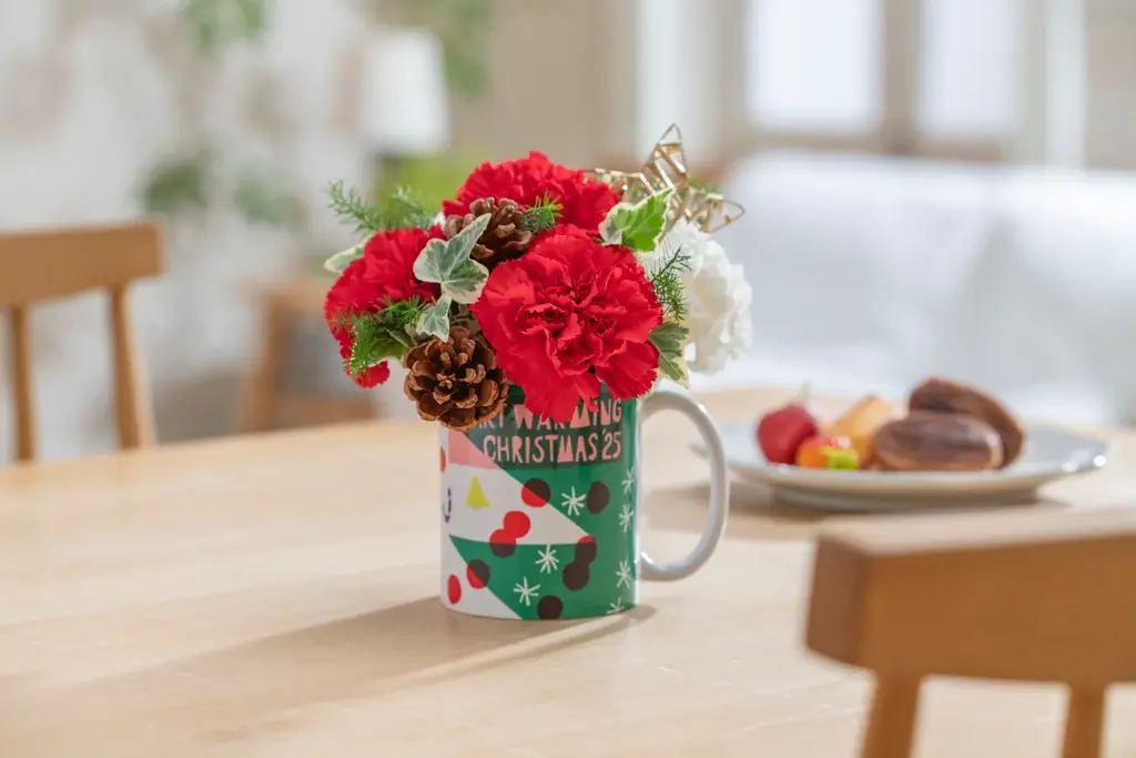 【鈴木マサル×日比谷花壇】完全描き下ろし北欧風デザインで心温まる冬のギフトをお届け。花を楽しんだ後も「ストーリーが続く」クリスマス・お正月フラワーアイテムが登場！ 画像 4