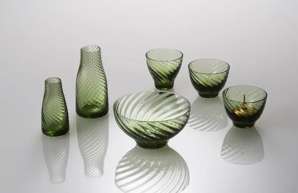 【アルテマイスター × Sghr スガハラ】ガラスの魅力が詰まった新作仏具「流彩」を発売 画像 1