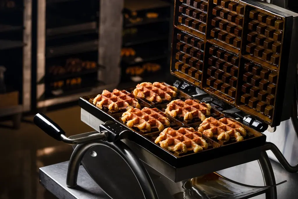 【BEL BUTTER WAFFLEベルバターワッフル】まるでシナモンロールのような贅沢ワッフル！発酵バターとシナモンがコク深く香る、季節限定ワッフル「シナモン」が11月1日（土）発売 画像 3