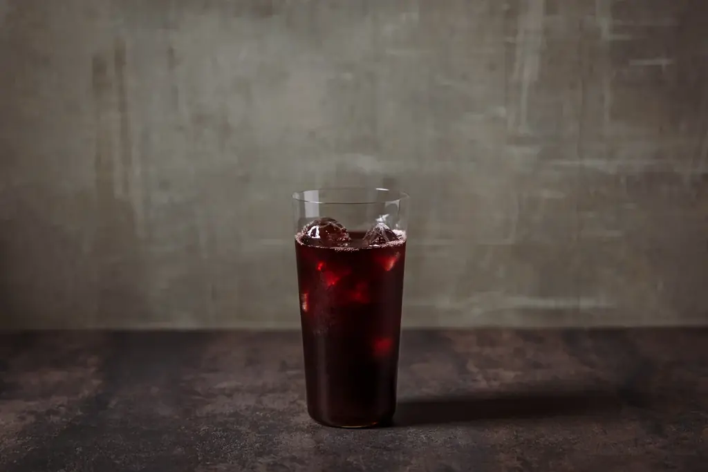 完全会員制パフェバー「Remake easy」、11月より限定で「栗の赤ワイン煮込みとチャイのモンテ・ビアンコパフェ」を提供。イタリアのナチュールワインとスパイスが溶け合う、新解釈のモンブランが登場。 画像 4