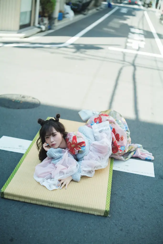 ”風呂キャンセル界隈”で話題、鈴木Mob. 1st写真集が11月5日発売、”前代未聞”怒涛のお風呂ロケを敢行 画像 4