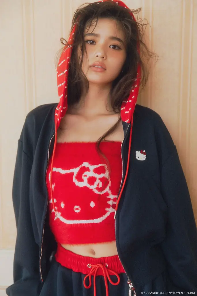原田都愛が着こなす「CALNAMUR × HELLO KITTY」コラボコレクションが登場。11月1日、ハローキティの誕生日に予約開始。 画像 3