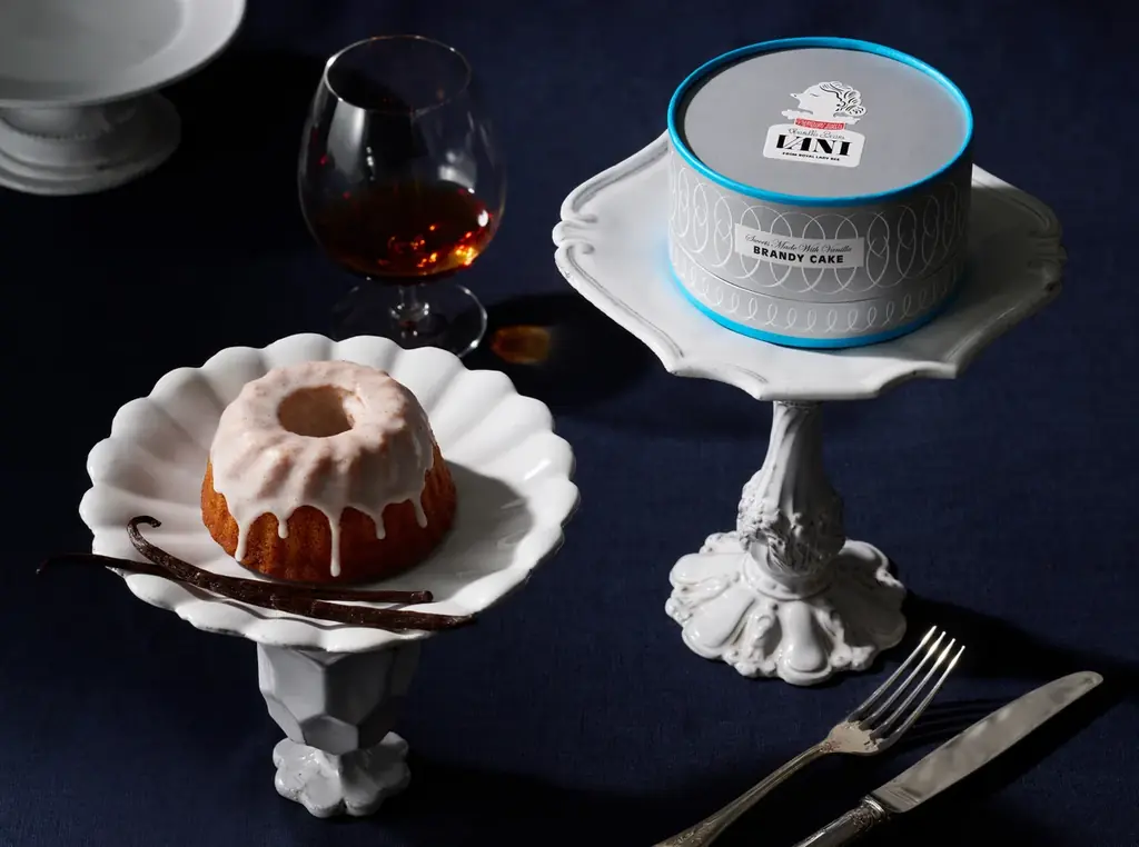 甘く満ちるバニラの“ロイヤルな余韻”を閉じ込めて。定番人気スイーツを詰め合わせた「ロイヤルギフト」で贅沢なひとときを。「VANI（バニ）」から心ときめくギフトボックスが登場。 画像 3