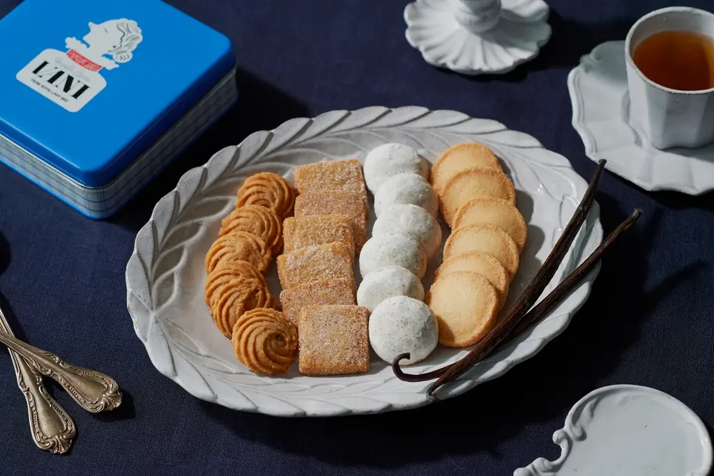 甘く満ちるバニラの“ロイヤルな余韻”を閉じ込めて。定番人気スイーツを詰め合わせた「ロイヤルギフト」で贅沢なひとときを。「VANI（バニ）」から心ときめくギフトボックスが登場。 画像 6