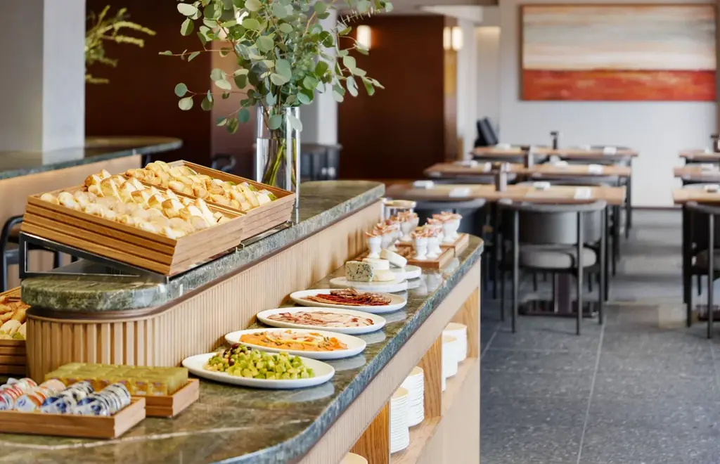 【リーガロイヤルホテル大阪】ロイヤルクラブの特別な滞在体験と、ヤクルトとのコラボレーション企画を期間限定で開催90周年記念「リセットステイ～ラウンジで過ごす、癒しのひととき」 画像 7