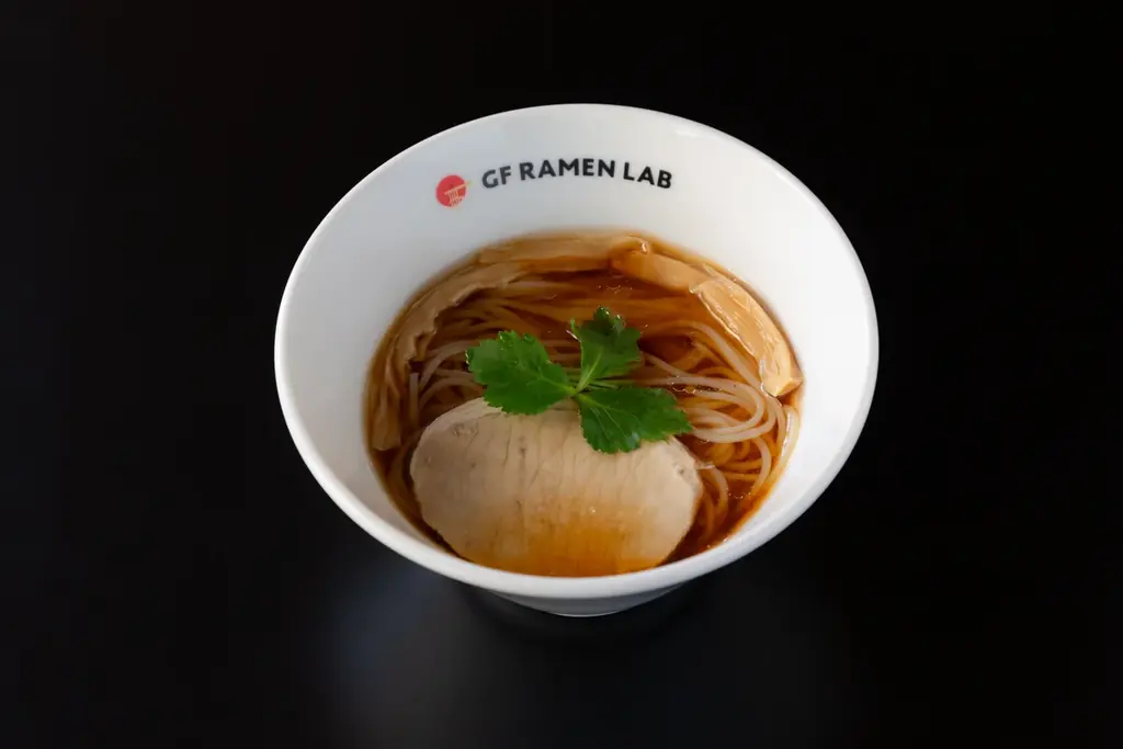 大阪・関西万博で好評を博したGFラーメンと「ほぼカニ®GF焼ビーフン」「GF焼ビーフン」を大阪・神戸の外食店舗にて11月4日(火)から販売します。 画像 3