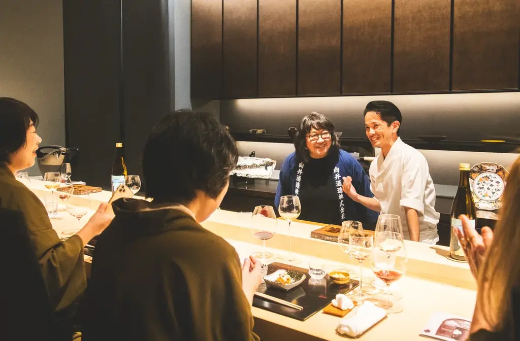 星のや東京で味わう日本酒×ワインの鮨ペアリング体験