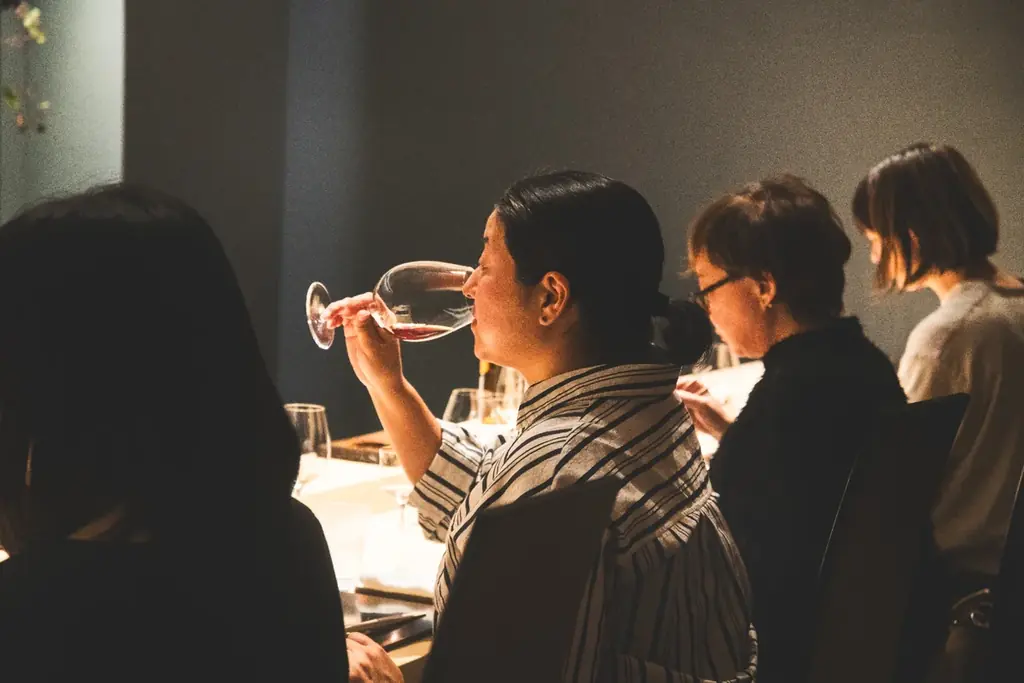 【星のや東京】海を越えたマリアージュが叶う「鮨 大手門メーカーズランチ／メーカーズディナー」を開催しました。「夕食付き宿泊プラン」の販売も決定！イベント特別献立とペアリングは11月末までの提供 画像 2