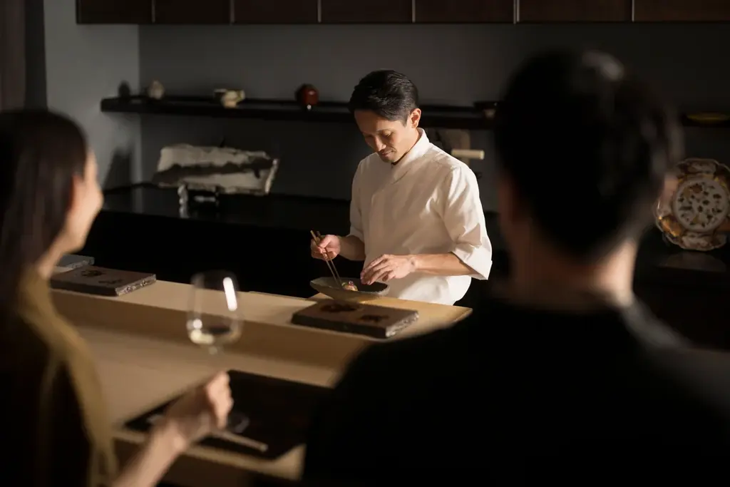 【星のや東京】海を越えたマリアージュが叶う「鮨 大手門メーカーズランチ／メーカーズディナー」を開催しました。「夕食付き宿泊プラン」の販売も決定！イベント特別献立とペアリングは11月末までの提供 画像 9