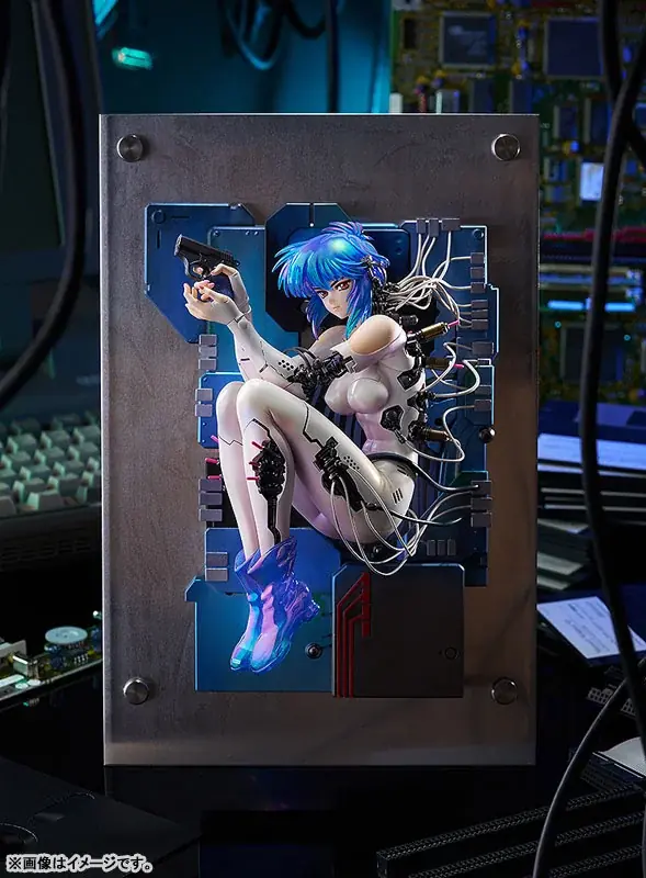 『攻殻機動隊』より、原作「草薙素子」の決定版フィギュアが登場。単行本第1巻の表紙イラストをベースに、立体ならではのアレンジを加えて立体化。 画像 1