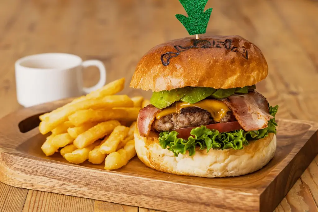 【大阪・梅田】アロハカフェパイナップル梅田茶屋町店、開店2ヶ月で人気No.1は「マラサダ」。11月1日から全国でも珍しい“具材入りマラサダサンド”モーニングをスタート 画像 3