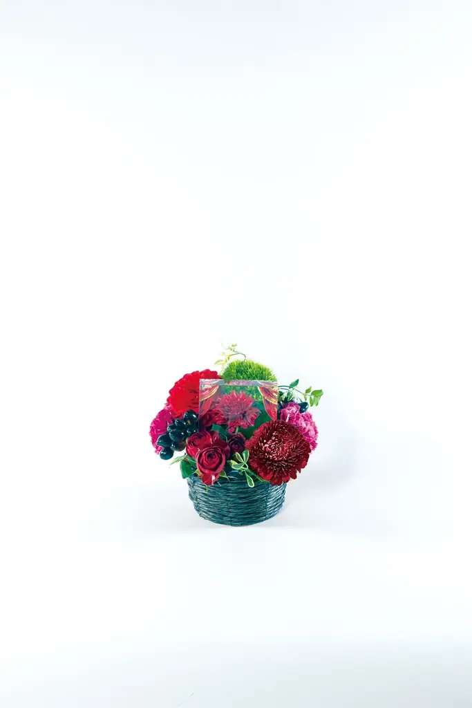 芸術と花が響き合う 秋冬限定『ART IN BLOOM』