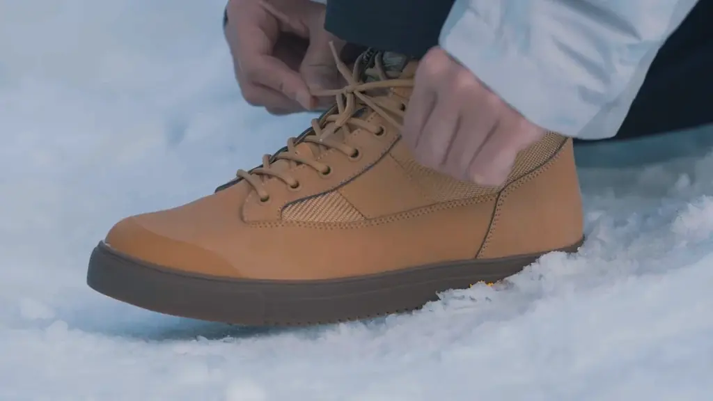 氷上でも滑りにくい“冬靴”を北海道のスペシャリストたちが語る。DANNERが冬の名品「GLACIER」の新ビジュアルムービーを公開 画像 4