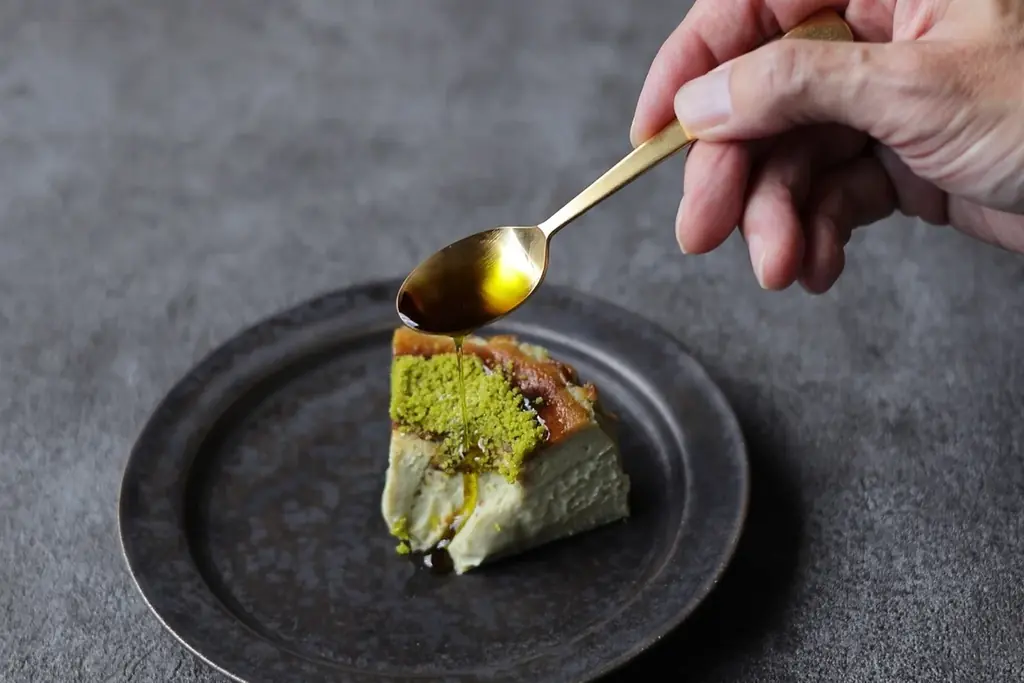 “緑の宝石”と称される世界最高峰シチリア産ピスタチオを贅沢に使用した特別なバスクチーズケーキが11月1日よりMakuakeにて新発売！｜バスクチーズ並木 画像 10