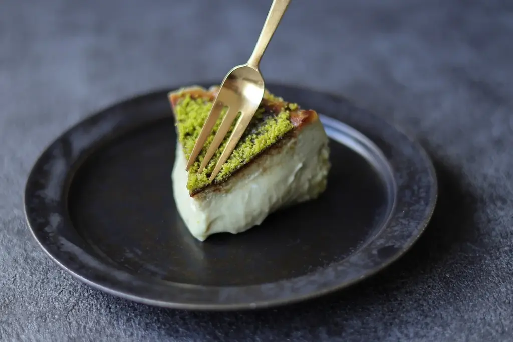 “緑の宝石”と称される世界最高峰シチリア産ピスタチオを贅沢に使用した特別なバスクチーズケーキが11月1日よりMakuakeにて新発売！｜バスクチーズ並木 画像 8