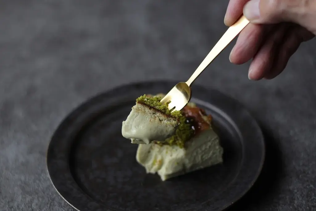 “緑の宝石”と称される世界最高峰シチリア産ピスタチオを贅沢に使用した特別なバスクチーズケーキが11月1日よりMakuakeにて新発売！｜バスクチーズ並木 画像 9