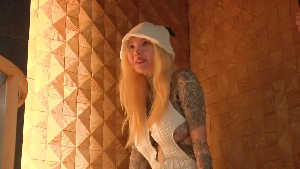 女性に大人気！アレン様、故郷・高知で語る壮絶過去とは？いじめが原因で非行・少年院生活｜SNSで人生激変！月商5倍美人ラーメン店主｜全身タトゥー美人彫り師｜『ダマってられない女たち season2』#9 画像 2