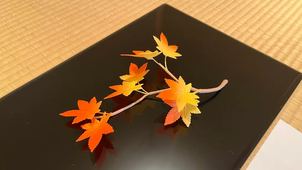 京都五花街「宮川町歌舞練場 三ツ輪座 杮落し公演」にて、記念の工芸菓子「慶翔」を特別展示中です。 画像 6