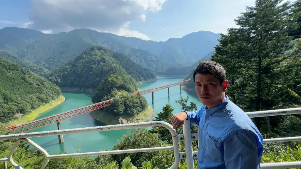 【ＢＳ日テレ】西村和彦 大井川鐵道で蘇る？！ブルートレインで美酒に酔う「いいおつまみいただいた」 友近は羨望のつぶやき 画像 3