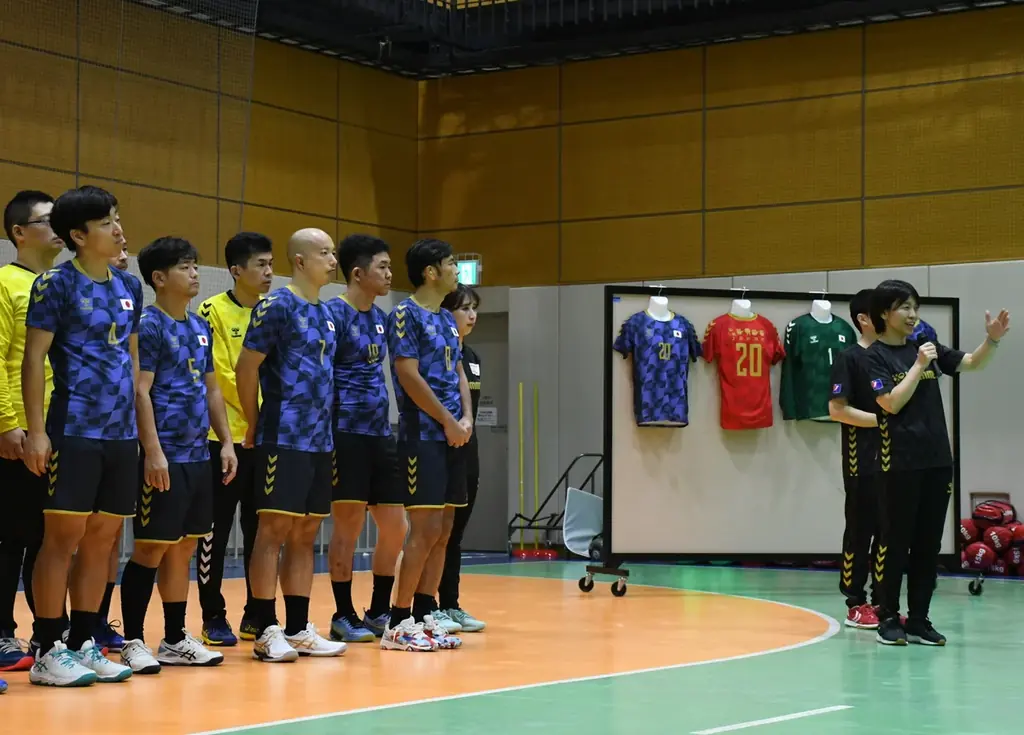 ヒュンメルがハンドボール男子日本代表の手話シャツの売上などをデフハンドボール男子日本代表の強化に！ 画像 5