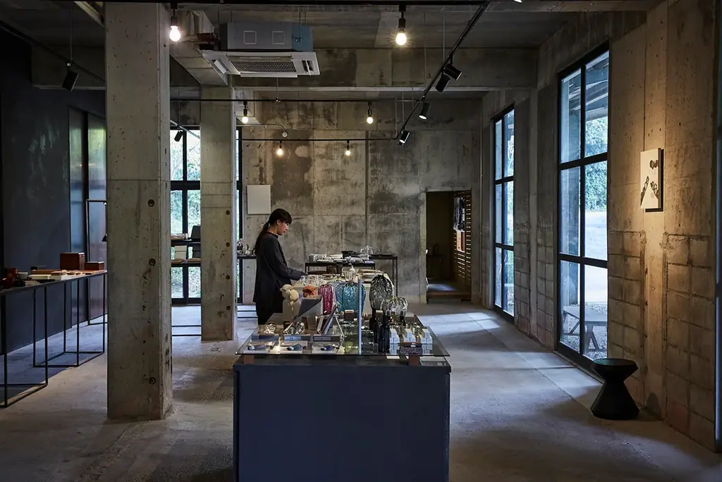 「From Skin to Leather ― 皮から革へ ―」レザーバッグブランド RETHAEL、エキシビジョンをHIRAMATSUGUMIにて開催 画像 8