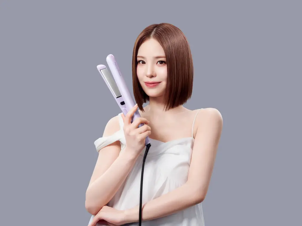 【初コラボ】NiziUと美容家電ブランドSALONIA　高機能プレミアムライン「スムースシャインシリーズ」のドライヤー＆ヘアアイロン限定カラー「プリズムパープル」が11月4日新発売 画像 2