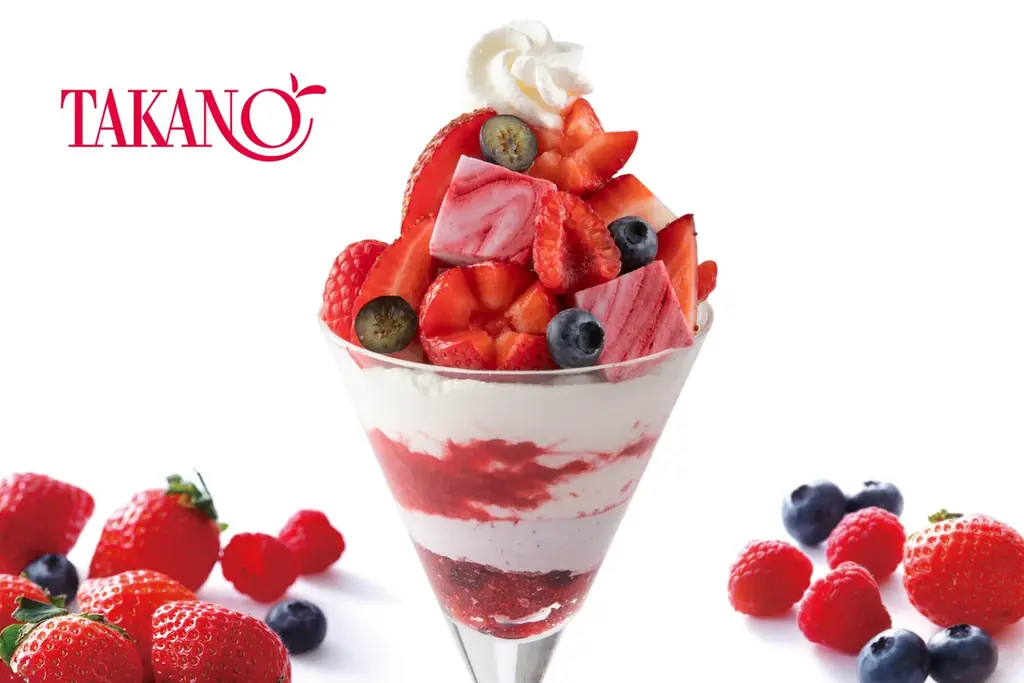 【タカノフルーツパーラー】果実のきらめきと可憐さを重ねた、3種ベリーのパフェ 画像 1