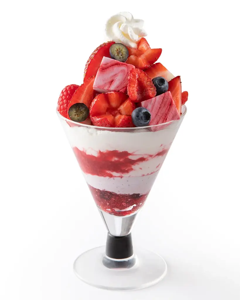 【タカノフルーツパーラー】果実のきらめきと可憐さを重ねた、3種ベリーのパフェ 画像 2