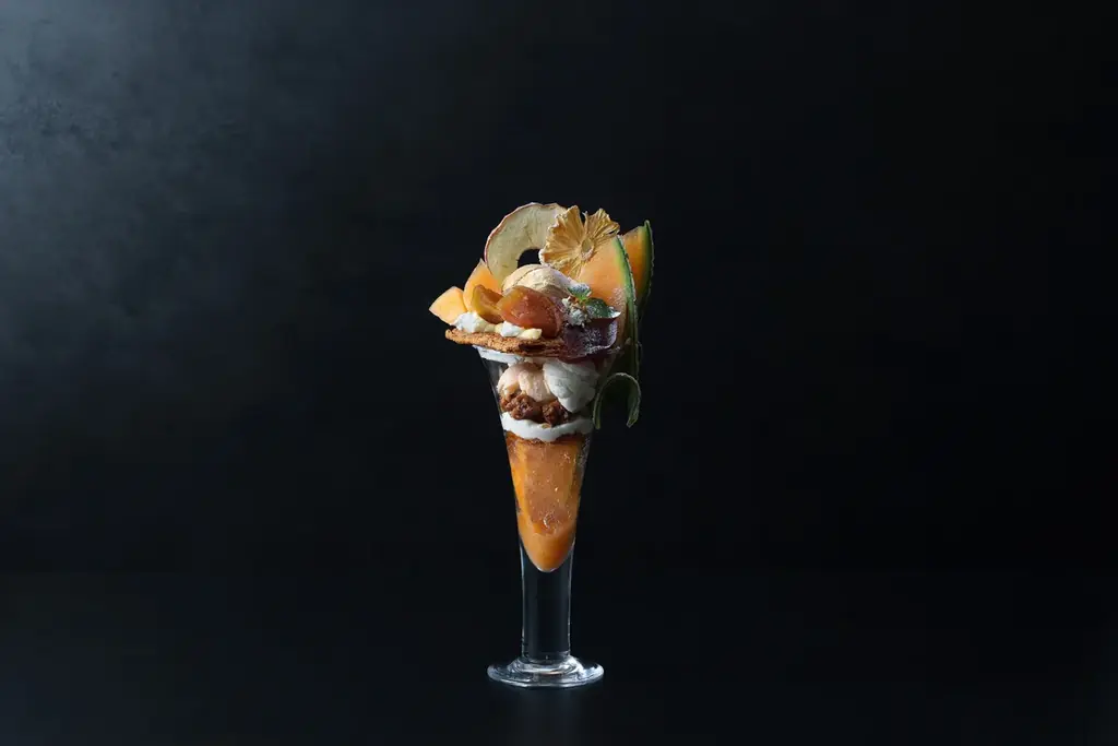 甘さと塩気を一度に味わう、秋限定「Wメロンパフェ体験セット」新登場！メロンとりんごのパフェ ✕ メロンデリパフェの特別価格セットを提供開始 画像 2