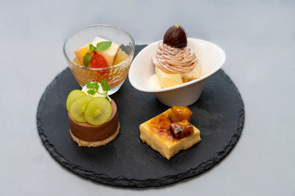 【『LOVOT』×二子玉川エクセルホテル東急】愛らしい『LOVOT』と「癒し×アフタヌーンティー」で特別なひとときを演出 画像 3