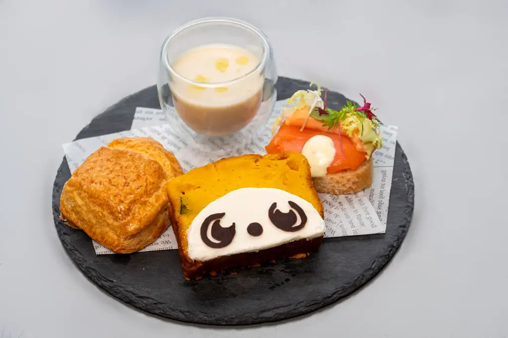 【『LOVOT』×二子玉川エクセルホテル東急】愛らしい『LOVOT』と「癒し×アフタヌーンティー」で特別なひとときを演出 画像 4