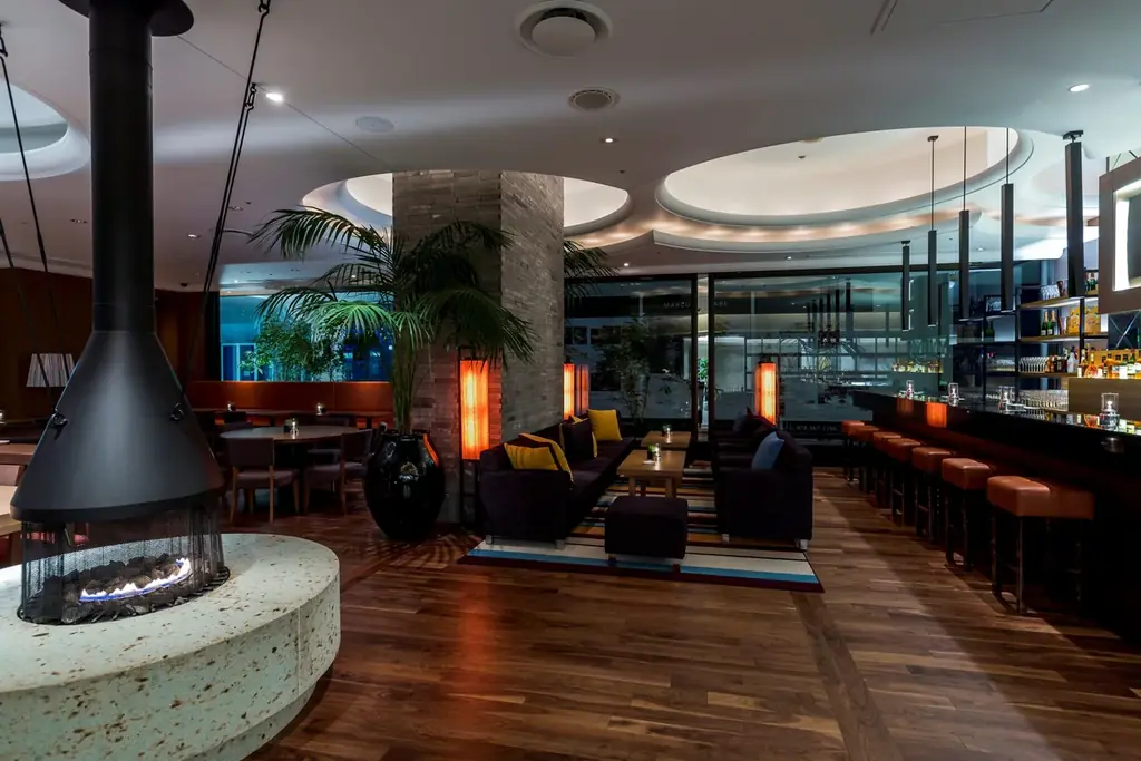 甘酸っぱい果実に本格ショコラのとろける甘さ　冬彩る「いちご×ショコラ」アフタヌーンティー 画像 15