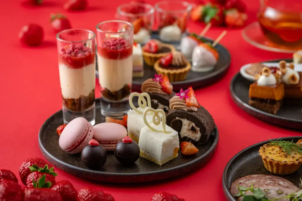 甘酸っぱい果実に本格ショコラのとろける甘さ　冬彩る「いちご×ショコラ」アフタヌーンティー 画像 3