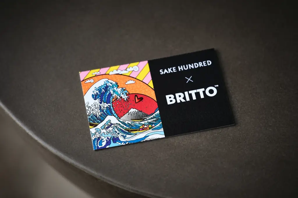 葛飾北斎の「富嶽三十六景 神奈川沖浪裏」からインスパイア。世界的ポップアーティスト ロメロ・ブリット氏とSAKE HUNDREDがコラボレーションし、全世界100本限定で発売 画像 10