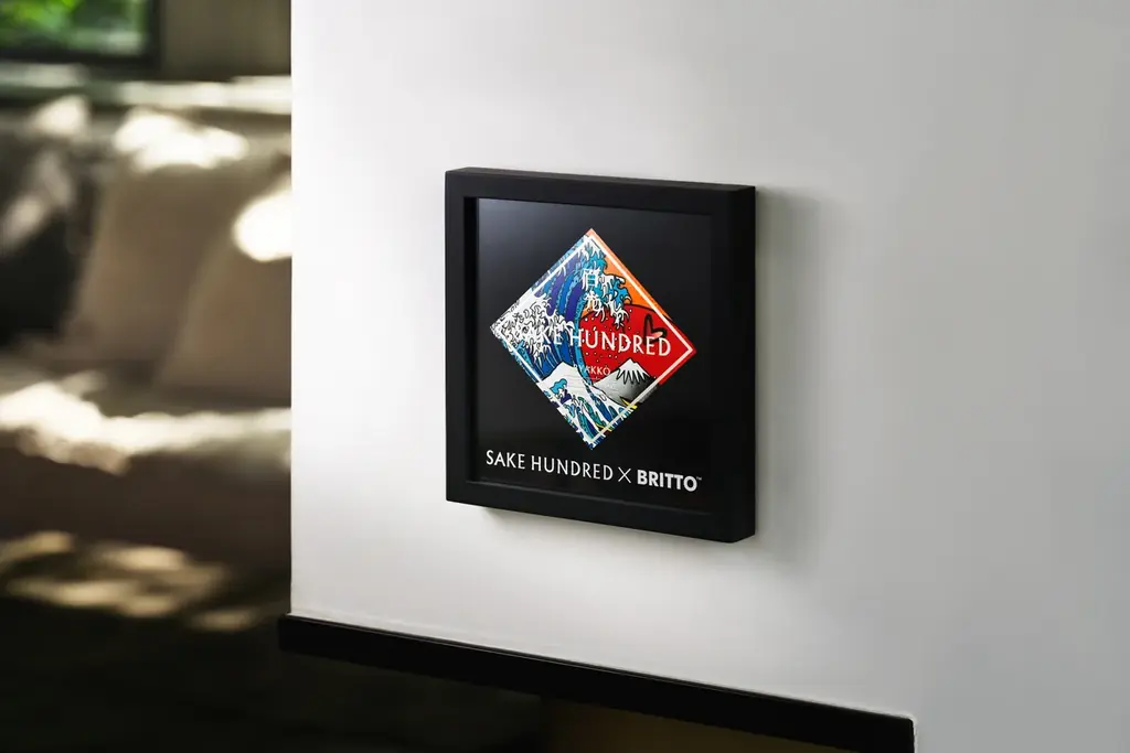 葛飾北斎の「富嶽三十六景 神奈川沖浪裏」からインスパイア。世界的ポップアーティスト ロメロ・ブリット氏とSAKE HUNDREDがコラボレーションし、全世界100本限定で発売 画像 11