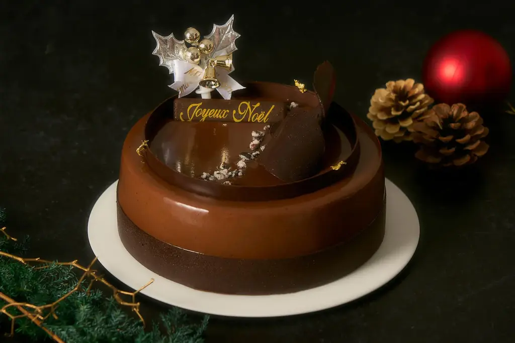 【Minimalのクリスマス2025・第三弾】Bean to Barチョコレート専門店ならでは。カカオの魅力を極めた4種のチョコレートクリスマスケーキが登場。 画像 2