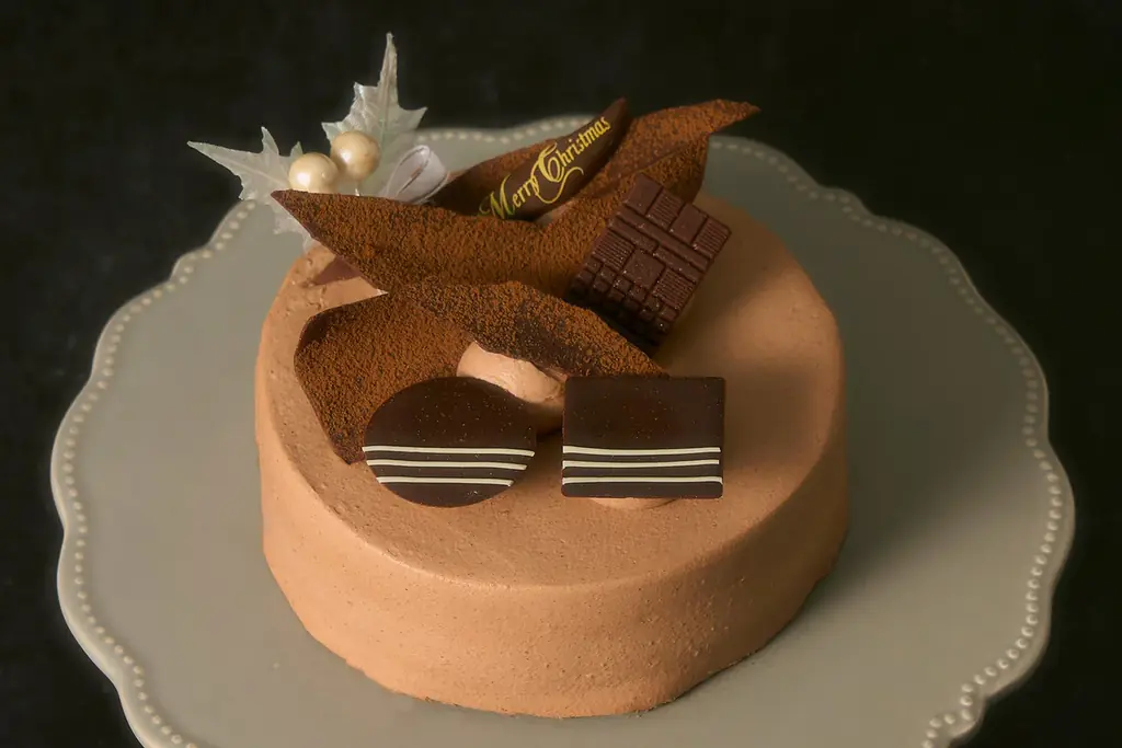 【Minimalのクリスマス2025・第三弾】Bean to Barチョコレート専門店ならでは。カカオの魅力を極めた4種のチョコレートクリスマスケーキが登場。 画像 4