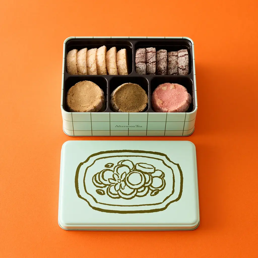 【Afternoon Tea】「ニューイヤーズバッグ2026」限定デザインのキャニスター缶入り「シトロンミルクティー」や人気の紅茶、クッキー缶、ティーチケットなど、お花を描いたオリジナルバッグに詰めて 画像 3