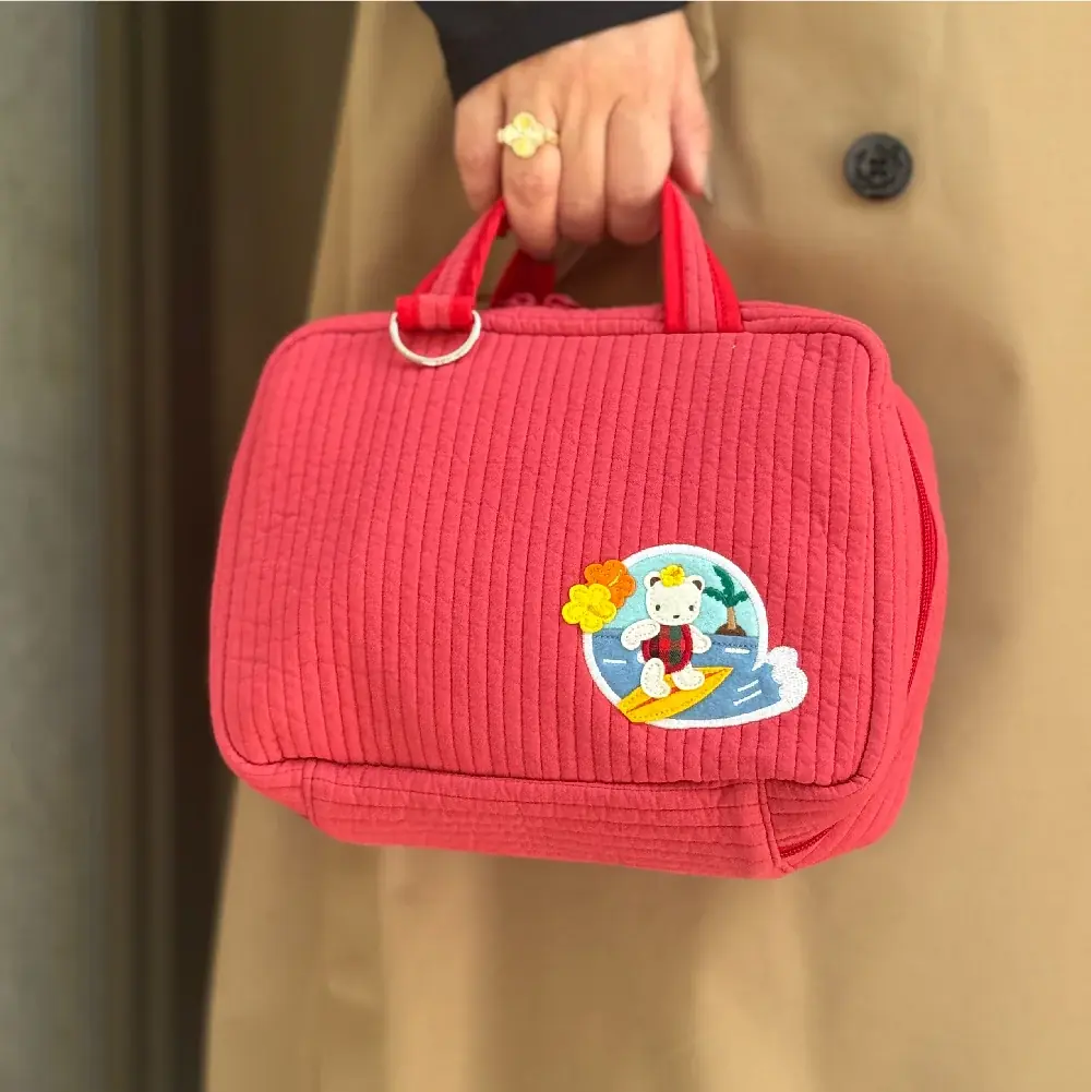 familiar×pionunnal 第３弾 機能性に優れたバッグやマルチケースのコラボ限定モデル３型が新登場! 旅行をテーマにNY・パリ・ハワイをモチーフにした全3色のアイテムを展開 画像 13